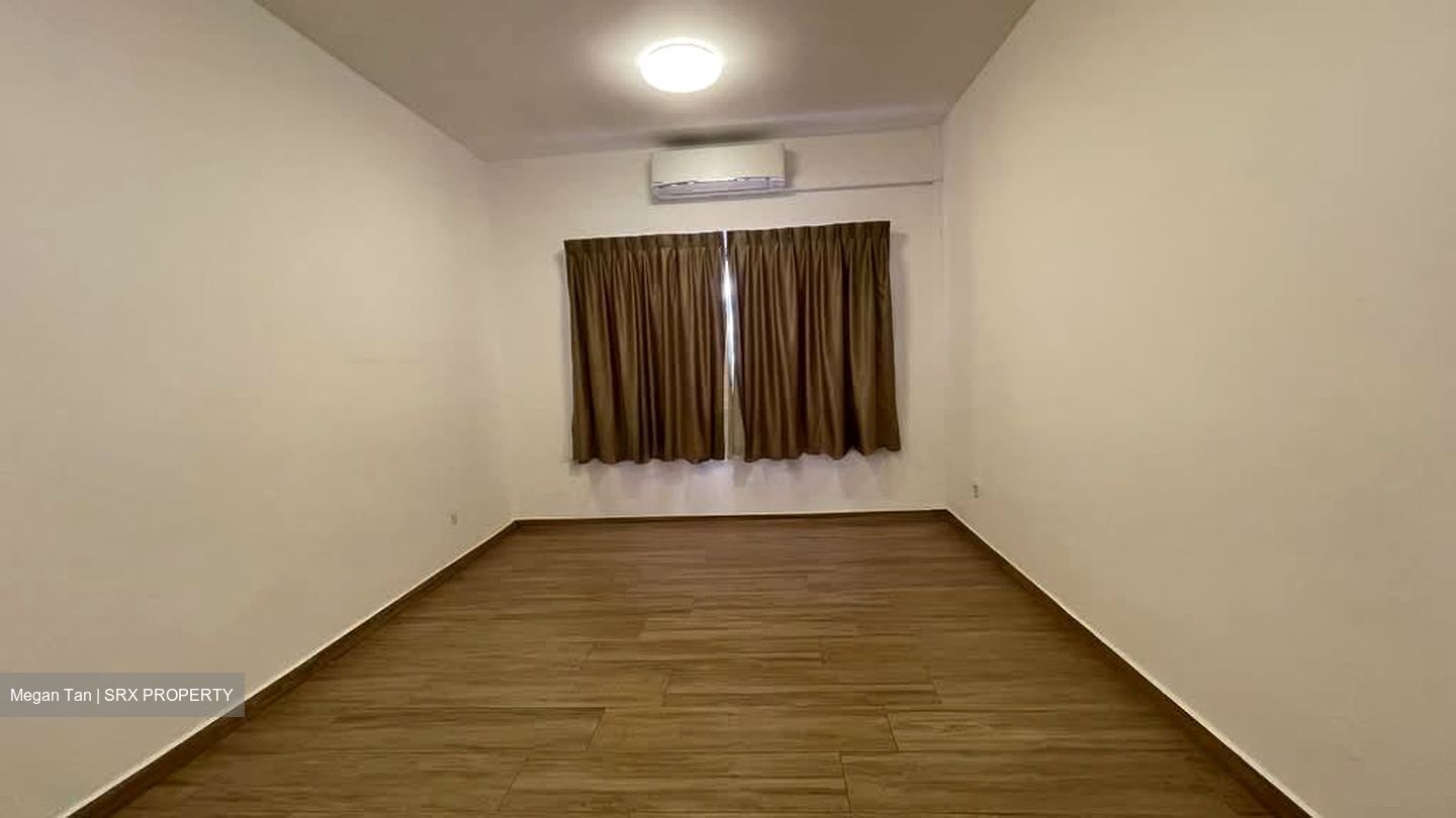 Sims Avenue East (D14), Terrace #555302191